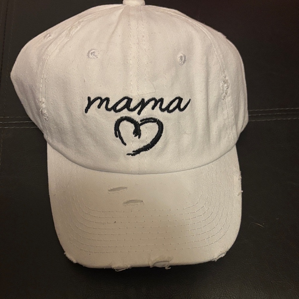 ‘Mama' Heart Hat